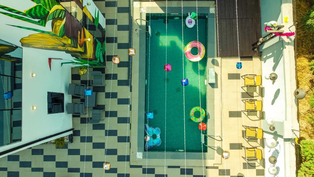 Poolside luxury at Sterling Residence